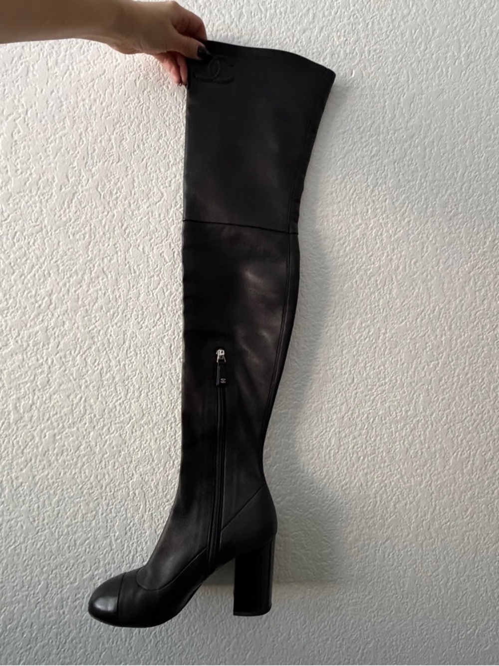 Chanel Over-the-Knee Black Leather Boots with Block Heel - Picture 2 of 10